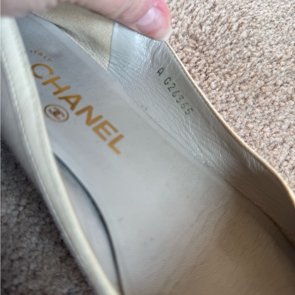 CHANEL Women's White and Cream Flats - Picture 2 of 3